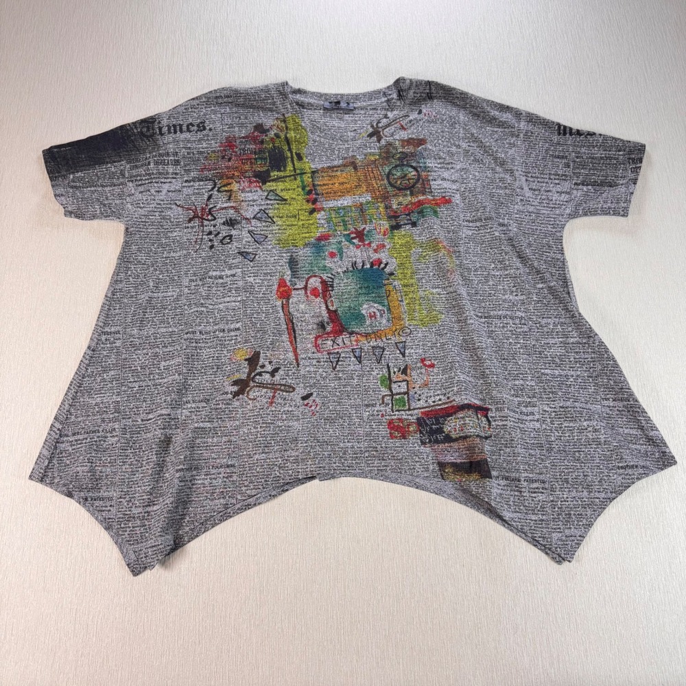 Inoah Womens Large Grey Newspaper Graffiti Print Sharkbite Tunic Top Made in USA